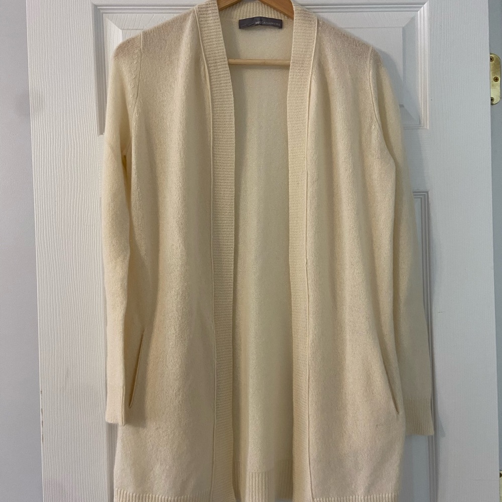 360 Cashmere Sweater with pockets.